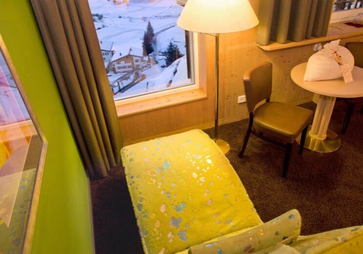 wohnen-1-arlberg-in-juniorsuite-zimba-blick-auf-albona-4-sterne-hotel-hubertushof-in-stuben-am-arlberg-1